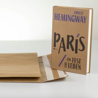 E-Commerce-Versandtasche mit Buch